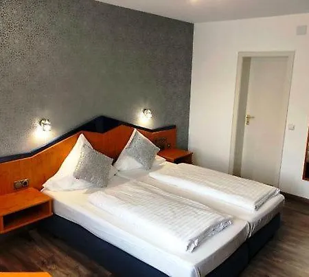 9-enhof فندق 3*