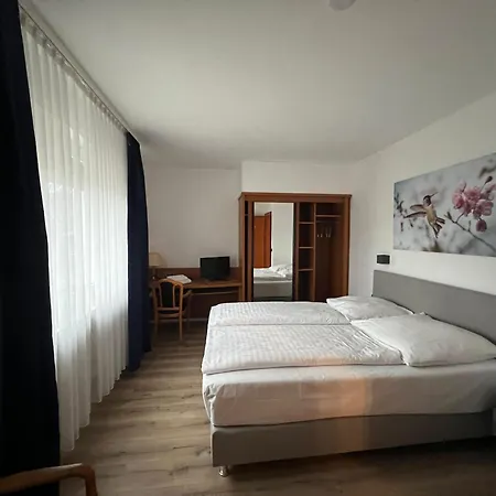 Hotel 9-enhof 3*