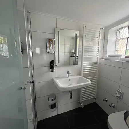 9-enhof 3*