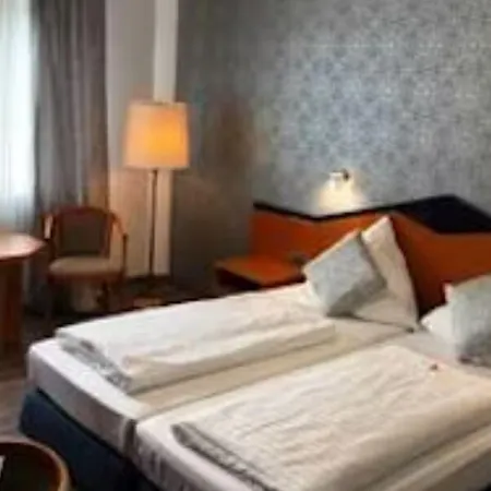 9-enhof فندق 3*