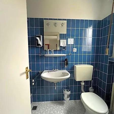 9-enhof 3*
