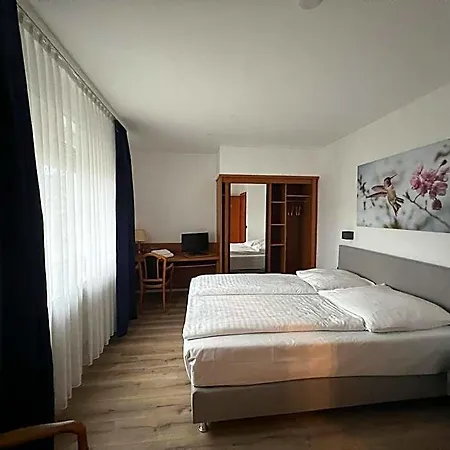 9-enhof فندق 3*
